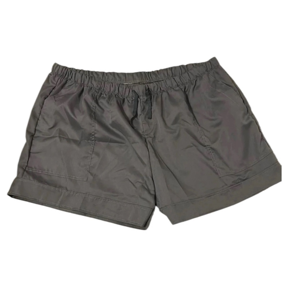 Grey Shorts Size 4XL with pockets and a synchable waist
